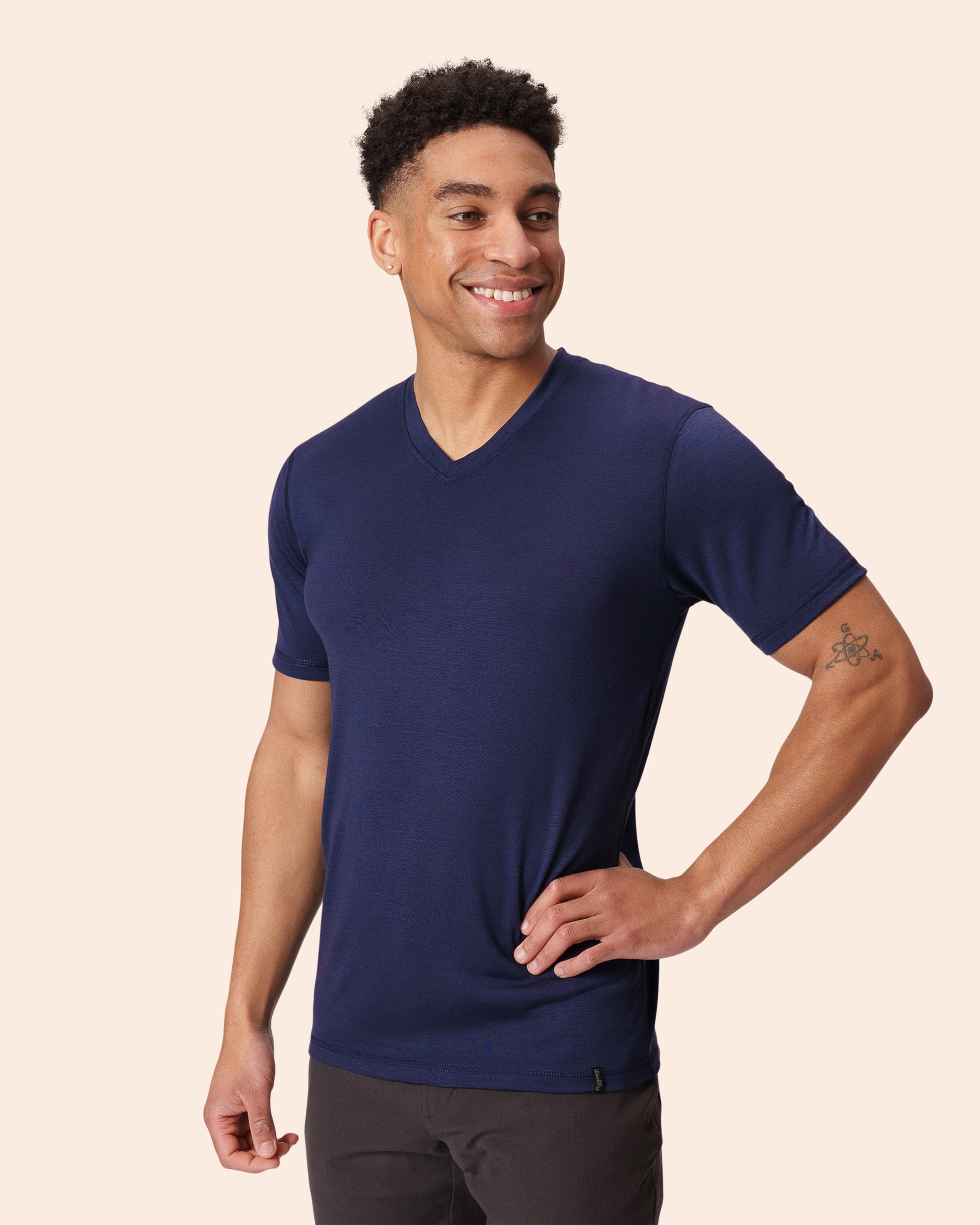 Men's Merino Wool Everyday V Neck Tee | Large | Loch